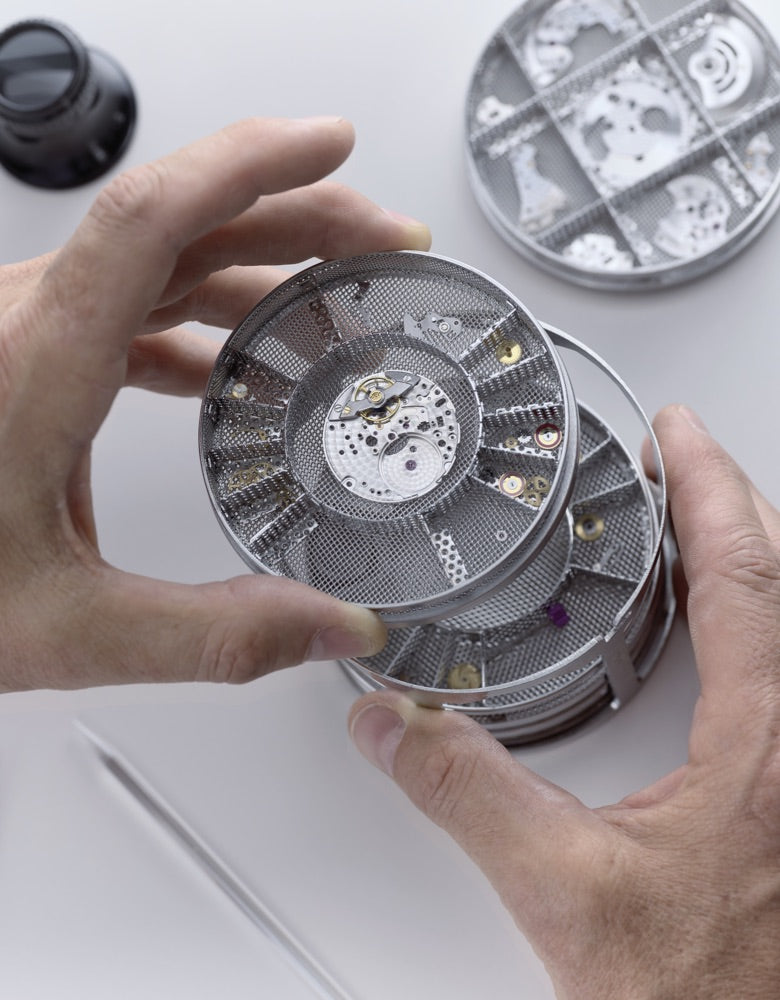 Serviço de manutenção do seu relógio Rolex na David Rosas 
 - Lavagem dos componentes do movimento