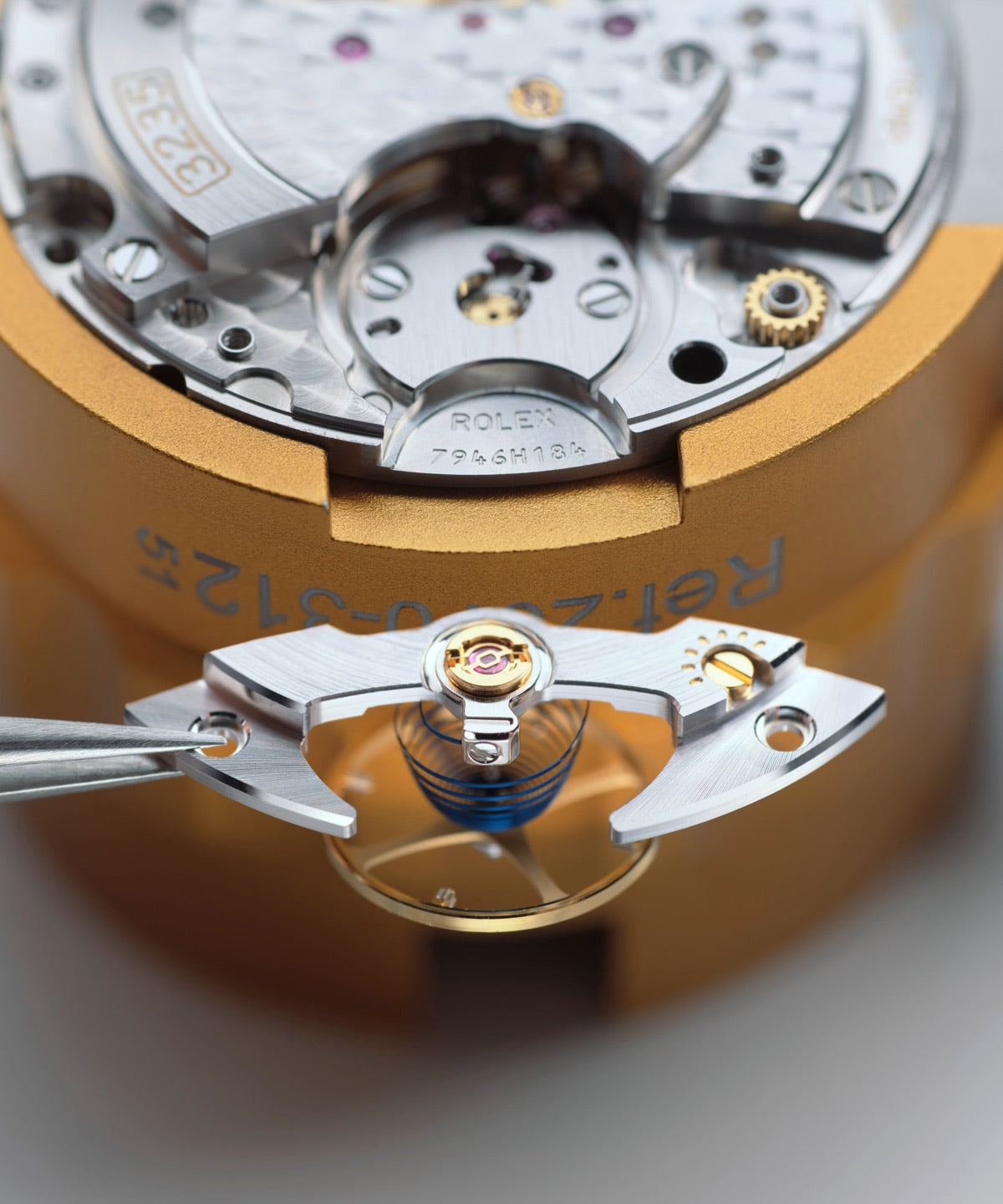 Serviço de manutenção do seu relógio Rolex na David Rosas 
 - Montagem do movimento e lubrificação