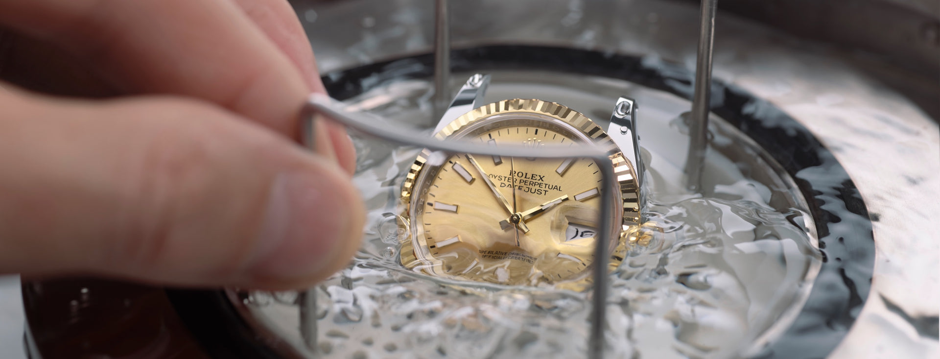 Serviço de manutenção do seu relógio Rolex na David Rosas  - Teste de estanquidade